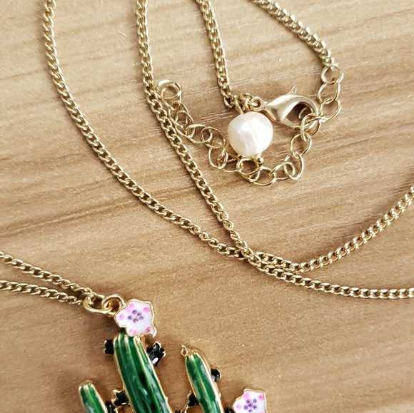 🌵TEMPORARY PRICE DROP 🌵 Blooming Cactus Necklace - Picture 3 of 6